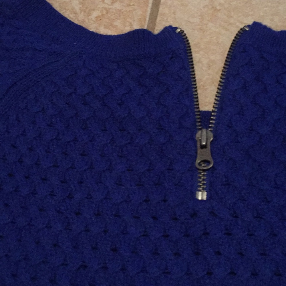 sweater - Picture 3 of 4